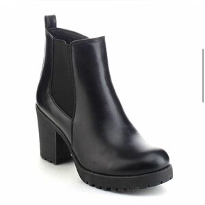 Black slip on chunky heeled boots